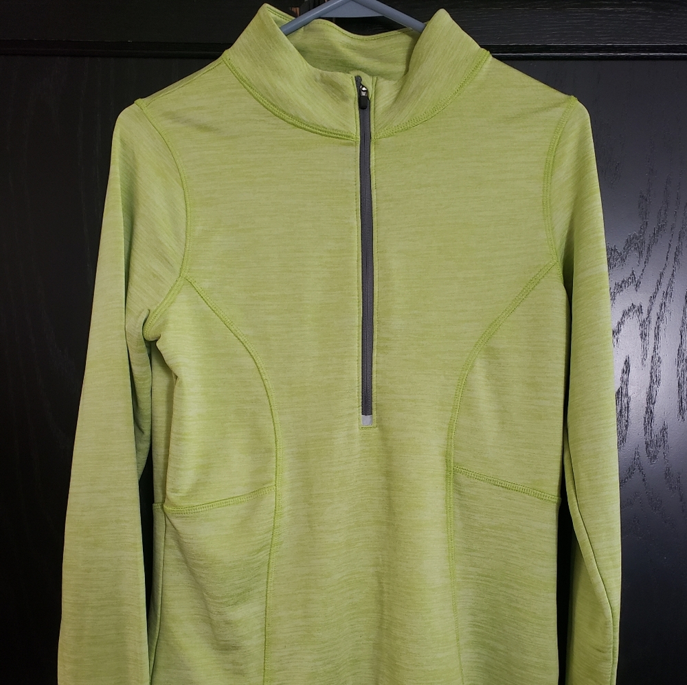 Sporty pull over